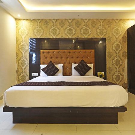 Hotel Iconic Near Delhi Igi International Airport Нью-Дели Экстерьер фото