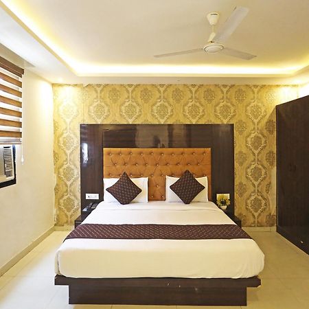 Hotel Iconic Near Delhi Igi International Airport Нью-Дели Экстерьер фото