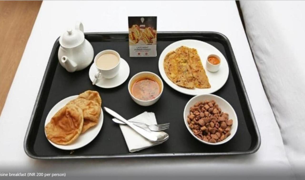 Hotel Iconic Near Delhi Igi International Airport Нью-Дели Экстерьер фото