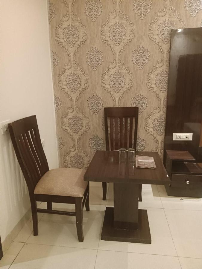 Hotel Iconic Near Delhi Igi International Airport Нью-Дели Экстерьер фото