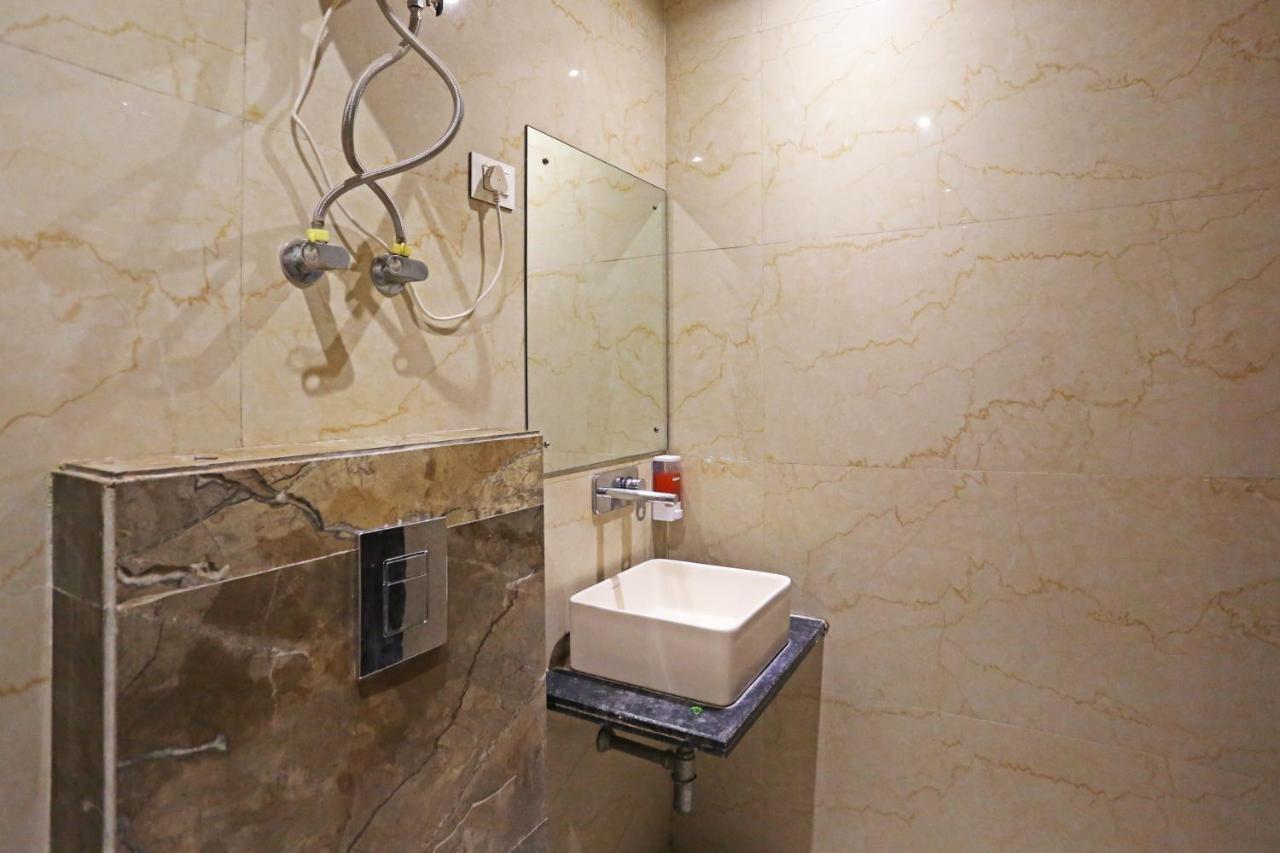 Hotel Iconic Near Delhi Igi International Airport Нью-Дели Экстерьер фото