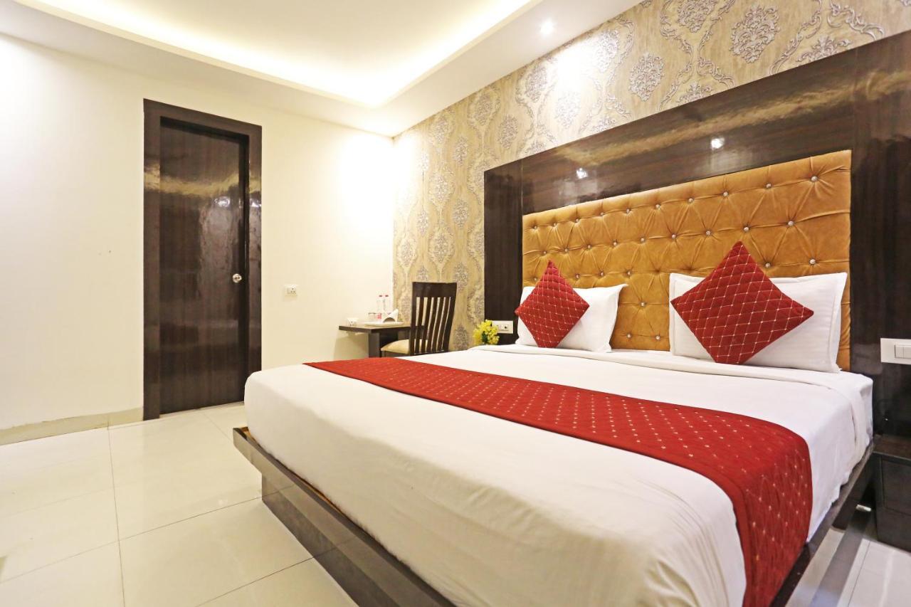 Hotel Iconic Near Delhi Igi International Airport Нью-Дели Экстерьер фото