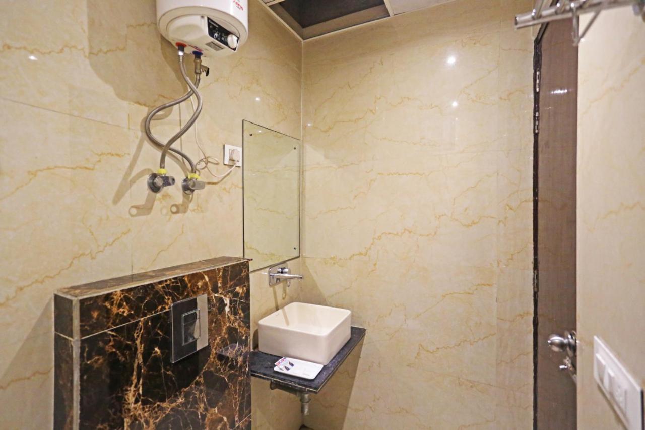 Hotel Iconic Near Delhi Igi International Airport Нью-Дели Экстерьер фото