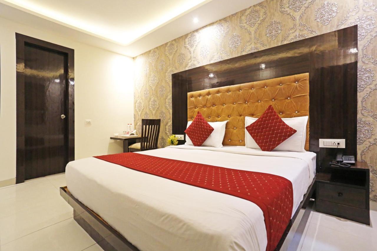 Hotel Iconic Near Delhi Igi International Airport Нью-Дели Экстерьер фото