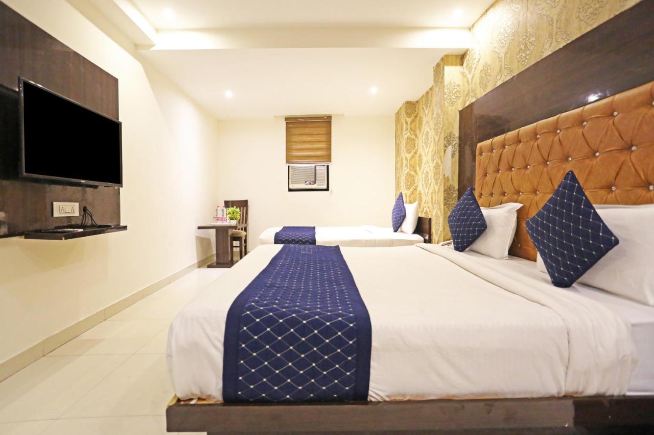 Hotel Iconic Near Delhi Igi International Airport Нью-Дели Экстерьер фото