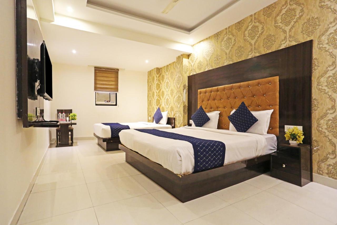 Hotel Iconic Near Delhi Igi International Airport Нью-Дели Экстерьер фото
