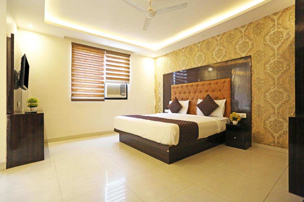 Hotel Iconic Near Delhi Igi International Airport Нью-Дели Экстерьер фото