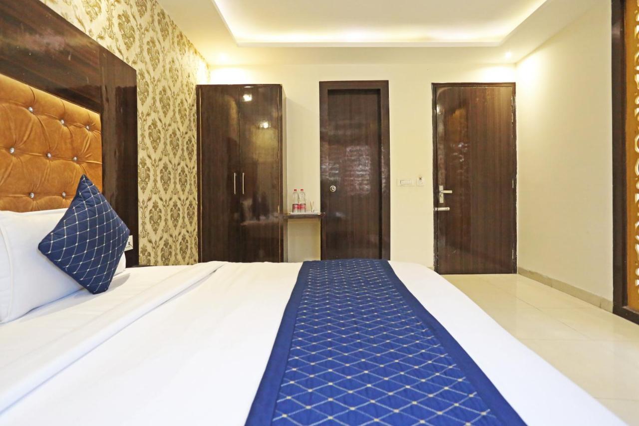 Hotel Iconic Near Delhi Igi International Airport Нью-Дели Экстерьер фото