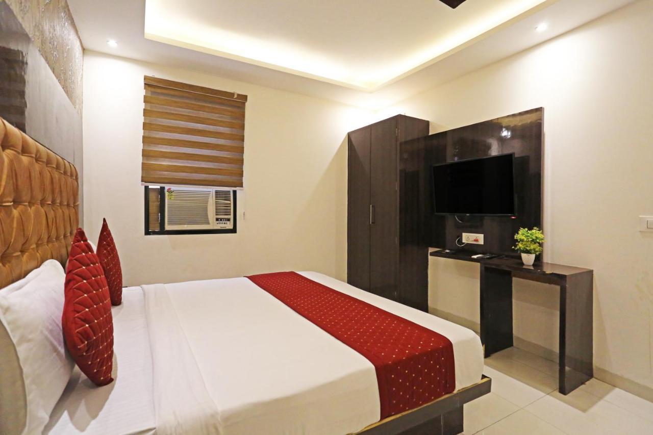 Hotel Iconic Near Delhi Igi International Airport Нью-Дели Экстерьер фото