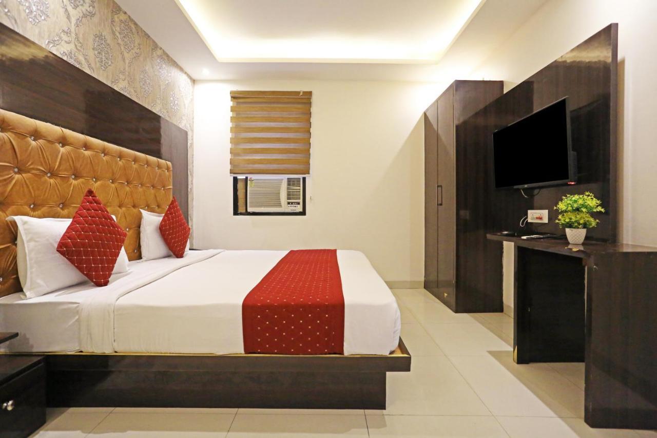Hotel Iconic Near Delhi Igi International Airport Нью-Дели Экстерьер фото