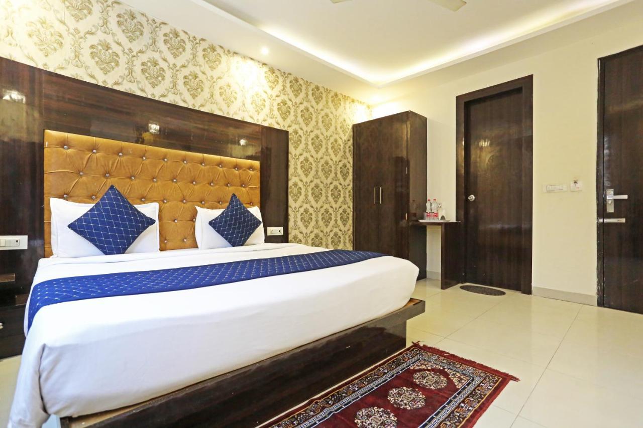 Hotel Iconic Near Delhi Igi International Airport Нью-Дели Экстерьер фото
