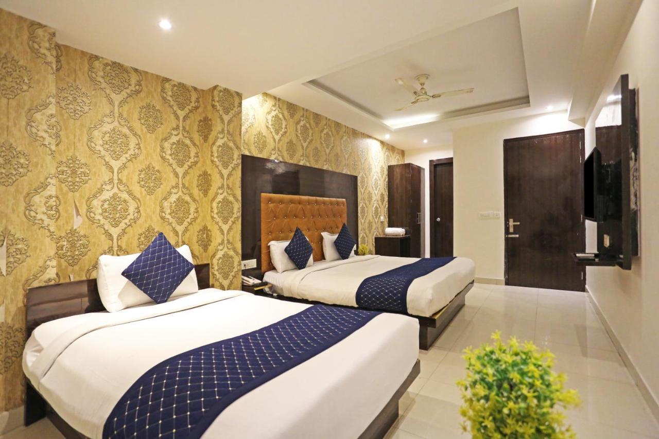 Hotel Iconic Near Delhi Igi International Airport Нью-Дели Экстерьер фото