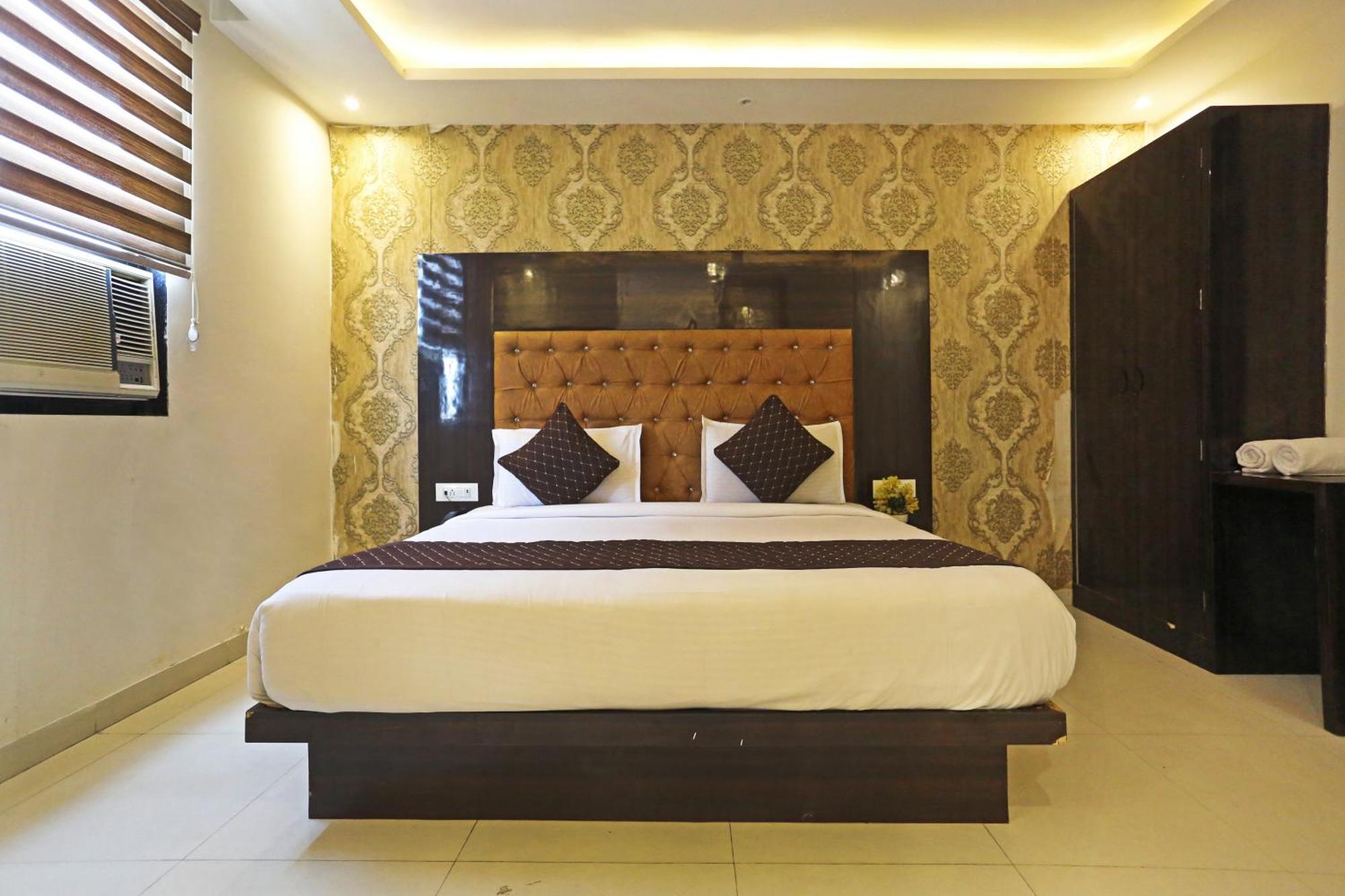 Hotel Iconic Near Delhi Igi International Airport Нью-Дели Экстерьер фото