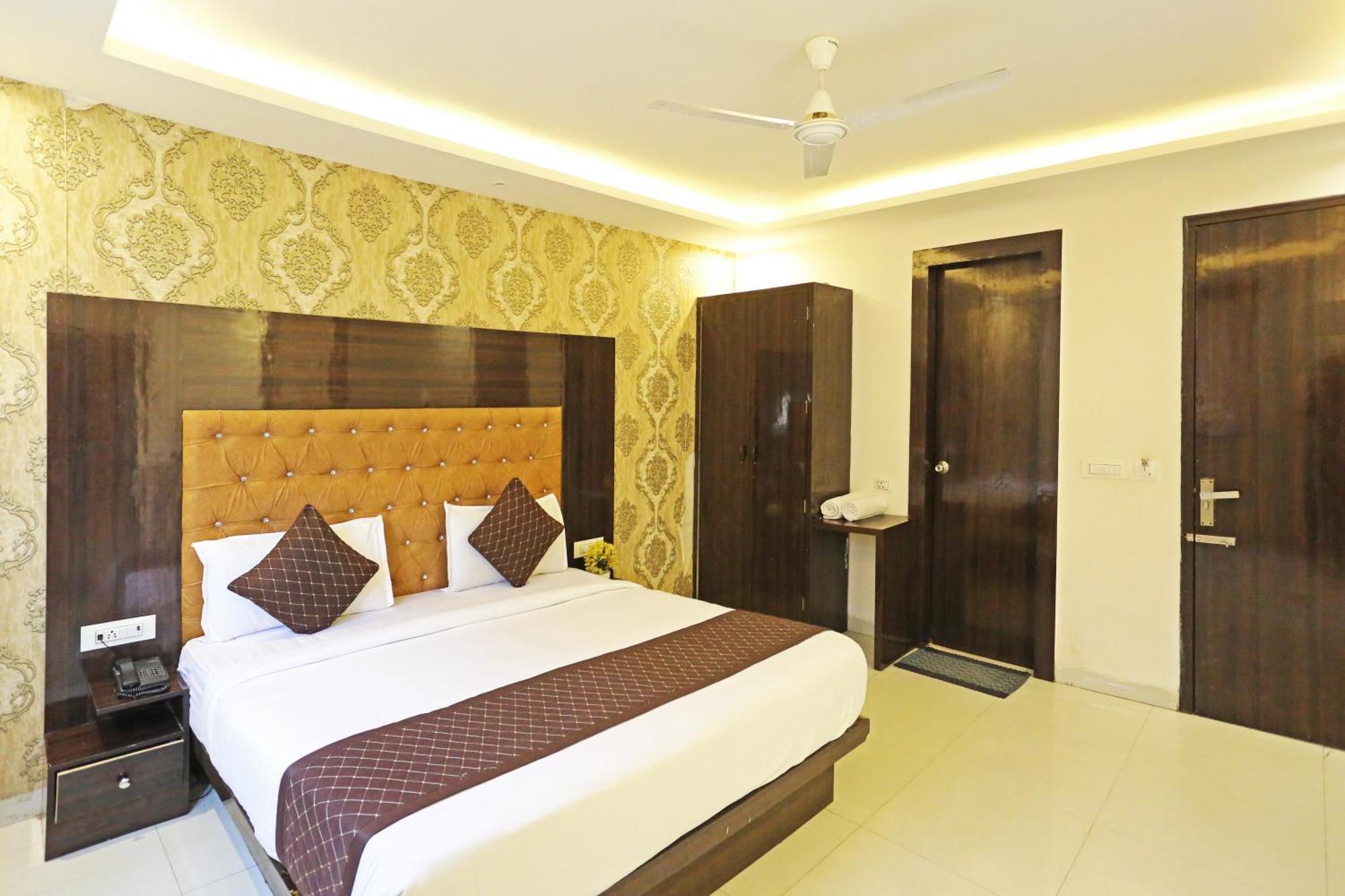 Hotel Iconic Near Delhi Igi International Airport Нью-Дели Экстерьер фото